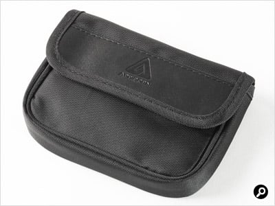 持ち運び用のケースが付属する
