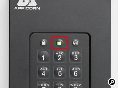 読み取り専用モードでつないでも、ロック解除状態で点灯するLEDは緑で同じ