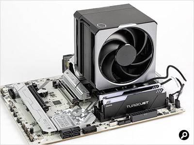 マザーボードへ取り付けたところ