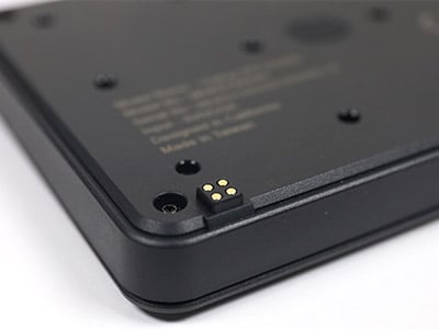 乗せる側のモジュールは、突起の先に端子（接点）を備えている