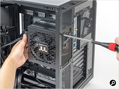 電源ユニットを取り付ける