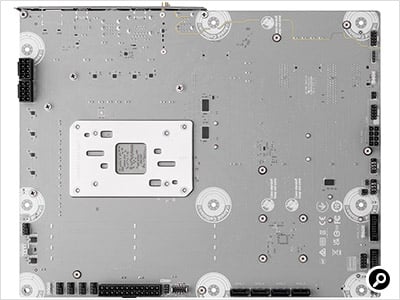 裏面に端子がある