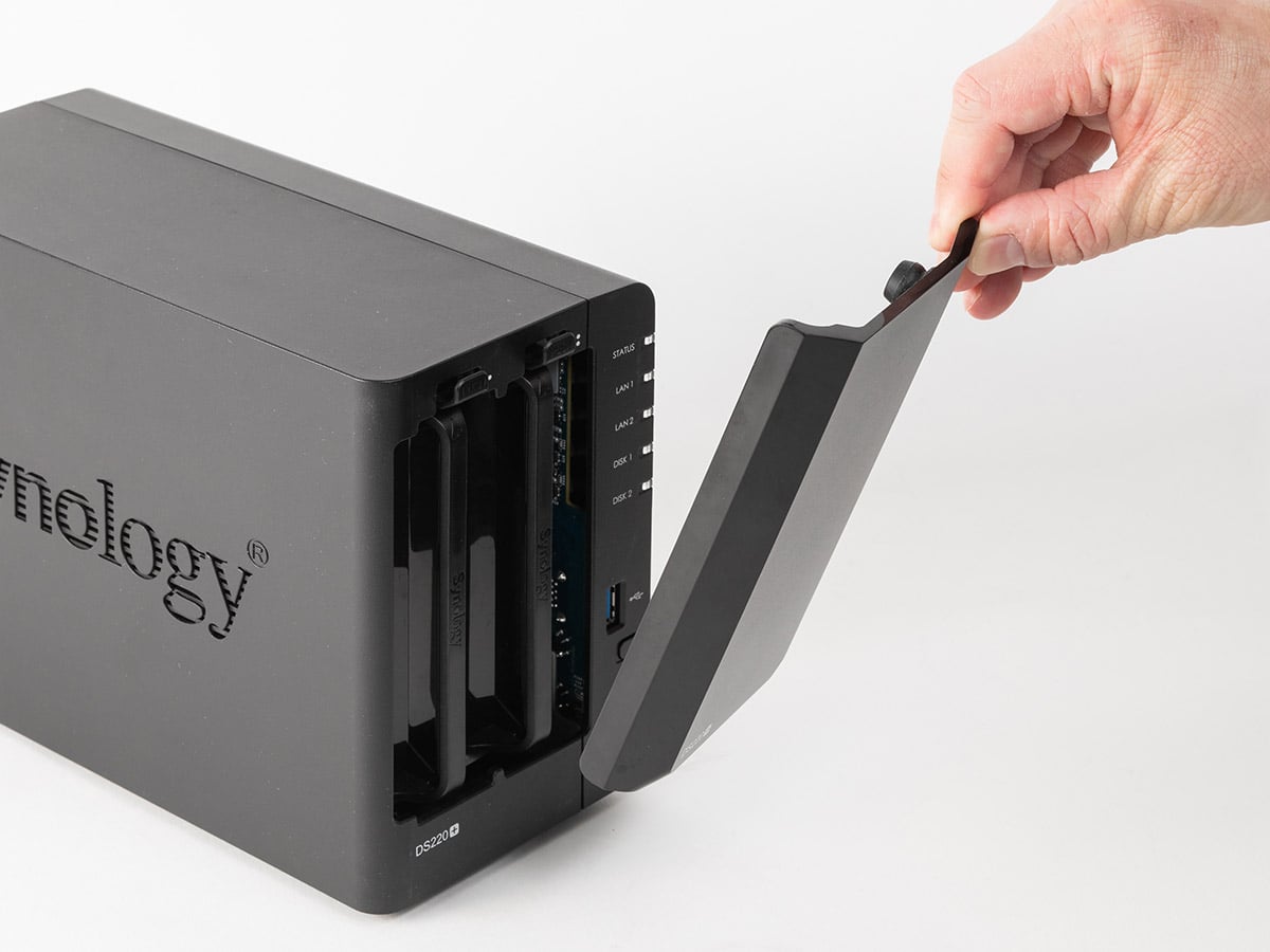 Synology NAS入門【手順その1】HDDの組み込み、DSMセットアップ