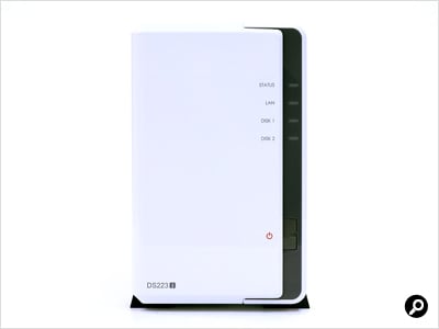 前面は電源ボタン、「USB Copy」ボタン、USB 3.0端子とステータスLED、アクセスLED