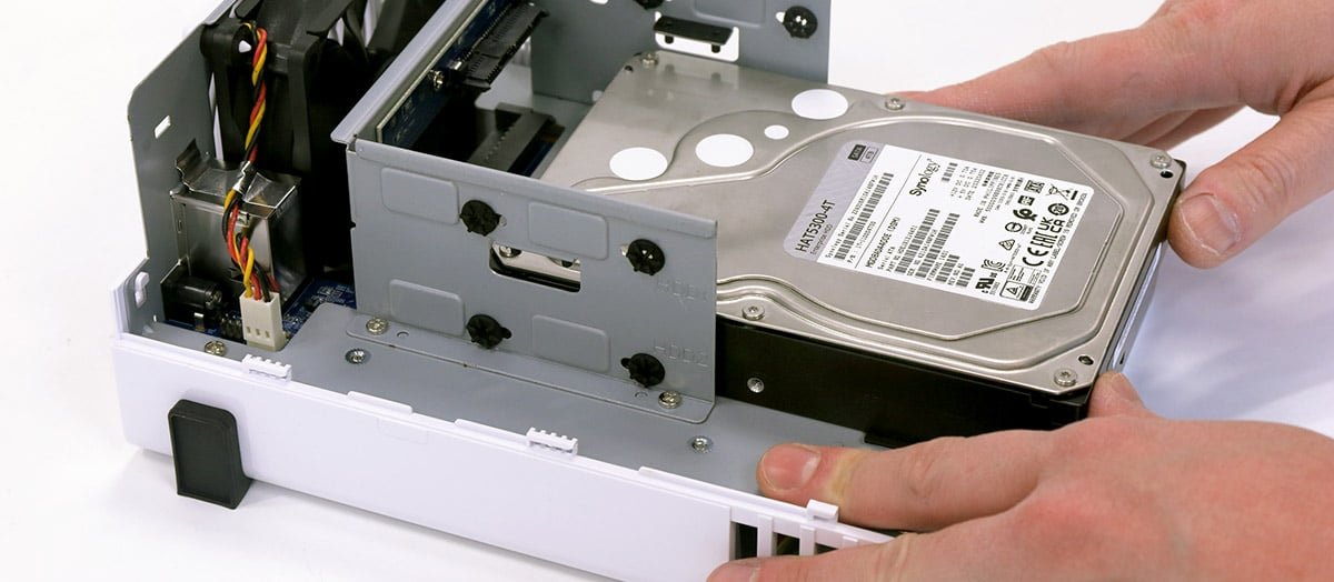 Synology NAS入門【手順その1】HDDの組み込み、DSMセットアップ | 株式