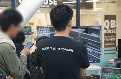 CORSAIRのTシャツを着てご来場いただいたお客様