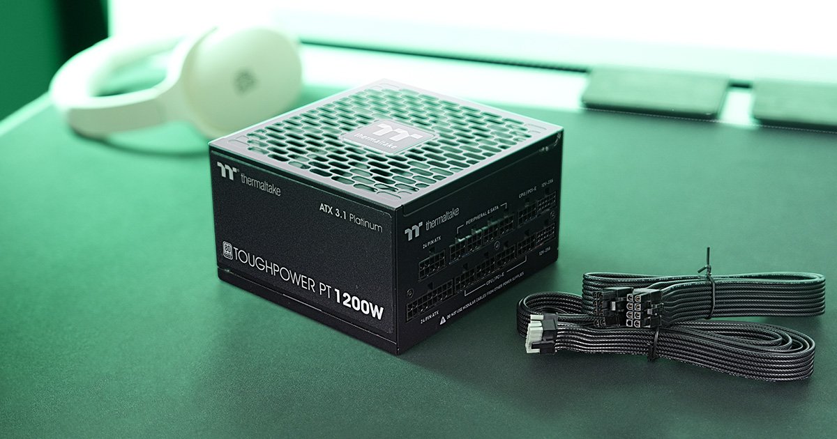 奥行き140mmで1000W級の大容量を実現した電源ユニット、Thermaltake社
