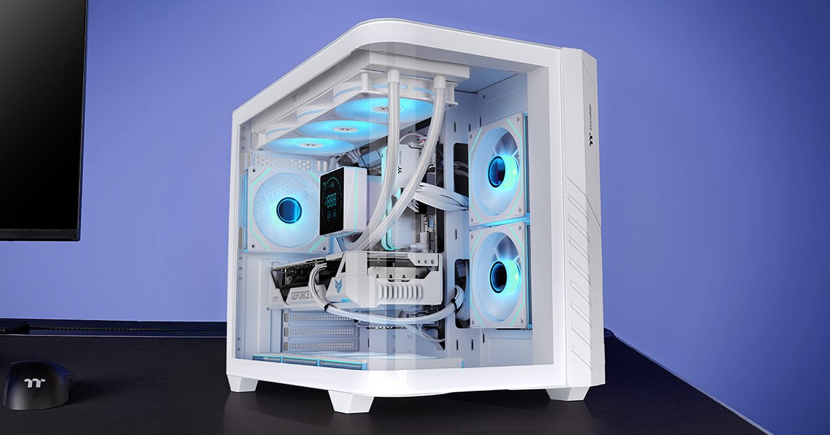 曲面強化ガラスパネルを備えたピラーレスデザインのミドルタワー型PC