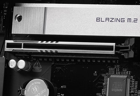 PCI Express 5.0 x16スロットを装備