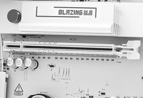 PCI Express 5.0 x16スロットを装備