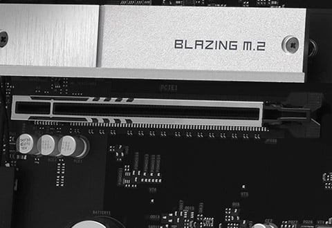 PCI Express 5.0 x16スロットを装備