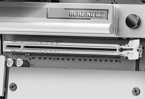 PCI Express 5.0 x16スロットを装備