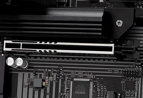PCI Express 5.0 x16スロットを装備