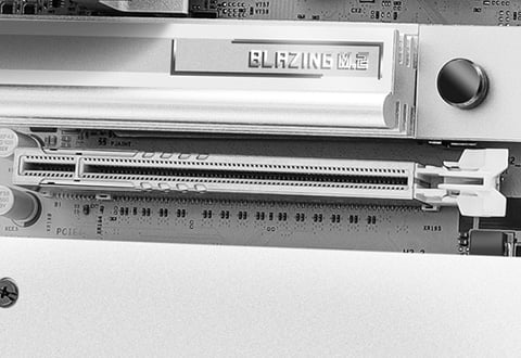 PCI Express 5.0 x16スロットを装備