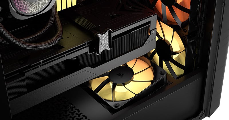 最大375mmの拡張カード搭載スペースを確保