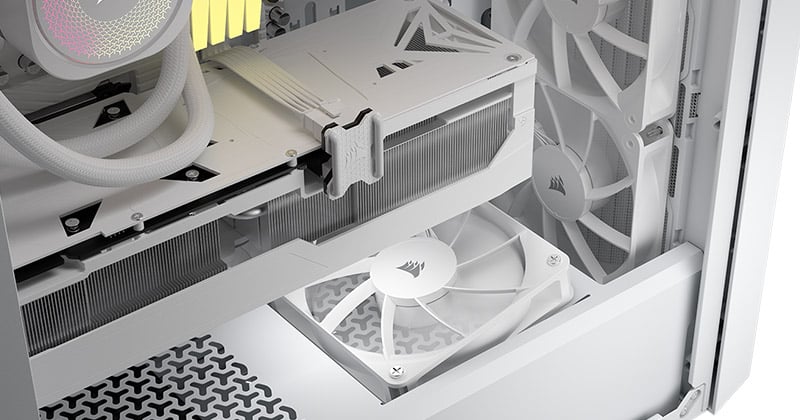 最大375mmの拡張カード搭載スペースを確保