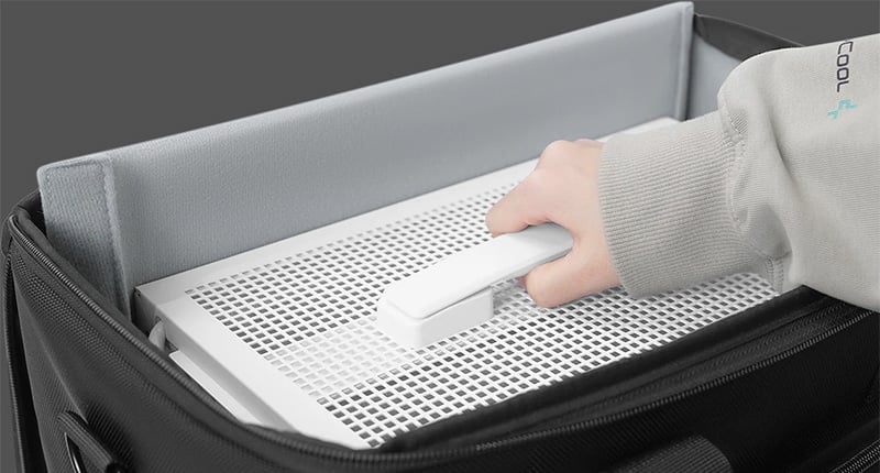28.16Lの大容量によりPCや周辺機器を持ち運び可能