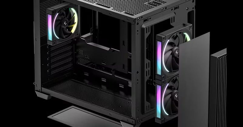 フロントとリアにファンを合計3基搭載