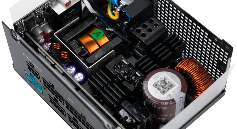 信頼性の高い日本メーカー製コンデンサ採用