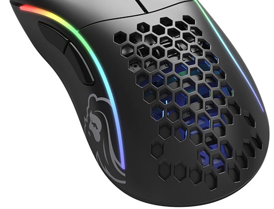 穴あき構造で本体重量68gを実現