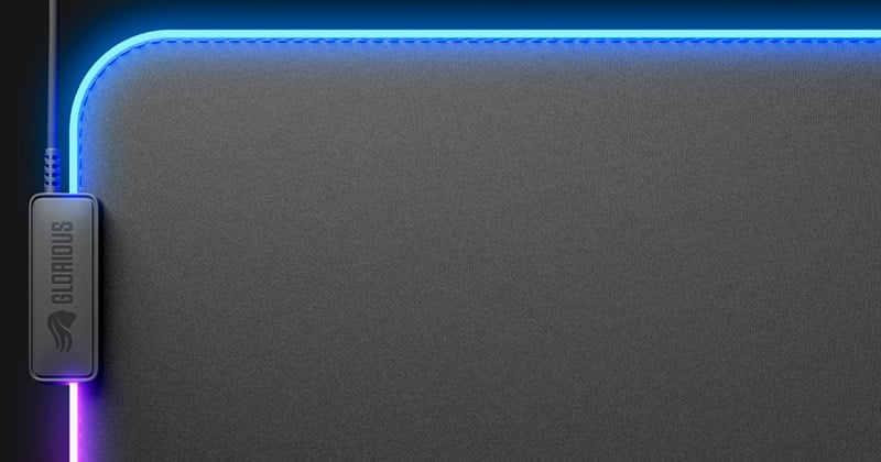 縁に縫い目のない「InfiniGlow RGB Edge」デザイン