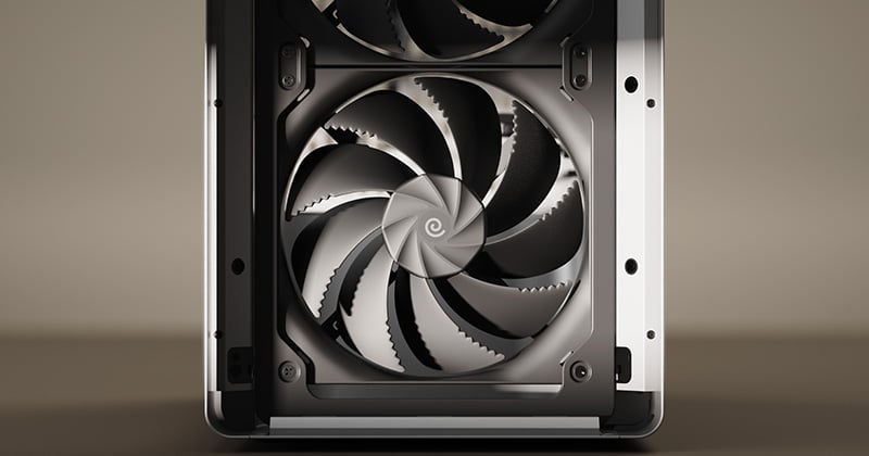 180mmファンを標準搭載