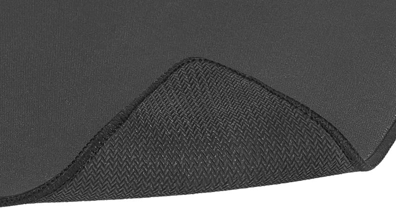 マウスパッドの安定性を高めるラバーベースを採用