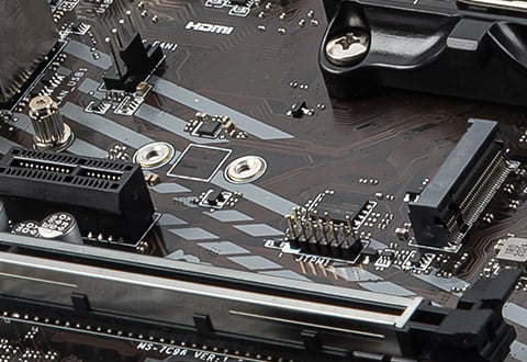 Lightning M.2スロットを装備