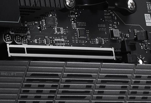 PCI Express 5.0 x16スロットを装備