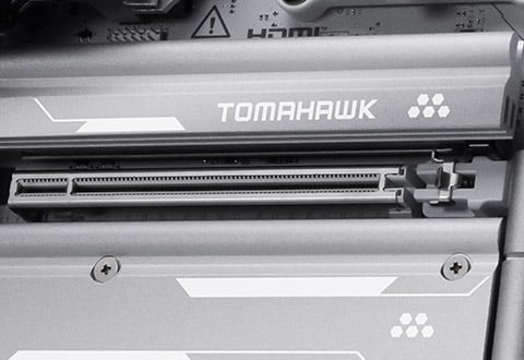 PCI Express 5.0 x16スロットを装備