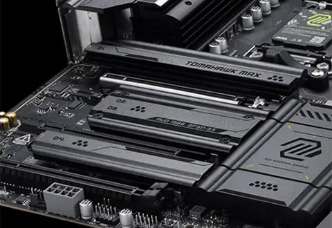 Lightning Gen 5 M.2スロットを装備