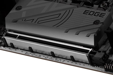 PCI Express 5.0 x16スロットを装備