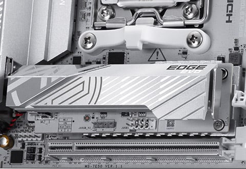 Lightning Gen 5 M.2スロットを装備