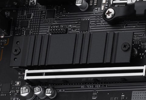 Lightning M.2スロットを装備