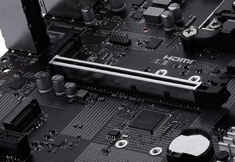 Lightning M.2スロットを装備