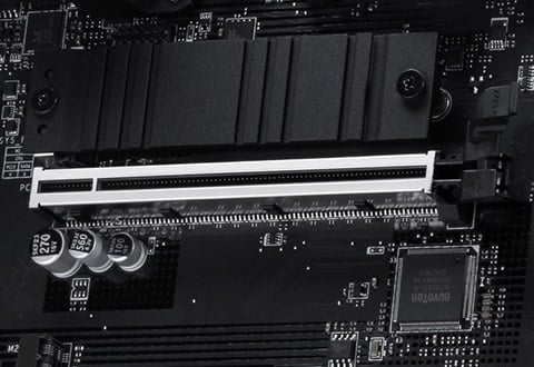 PCI Express 5.0 x16スロットを装備