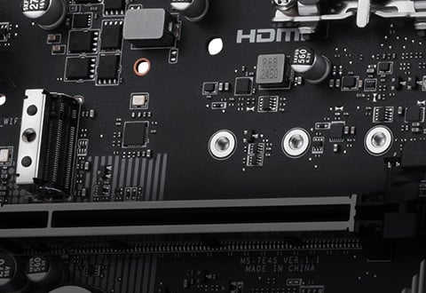 Lightning Gen 5 M.2スロットを装備