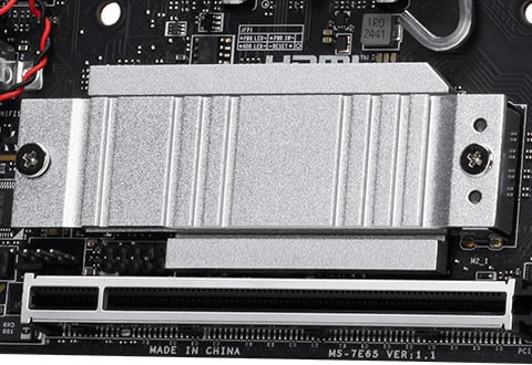 Lightning M.2スロットを装備