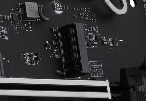 Lightning M.2スロットを装備