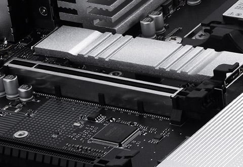 PCI Express 5.0 x16スロットを装備