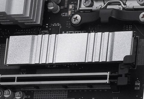 Lightning Gen 5 M.2スロットを装備