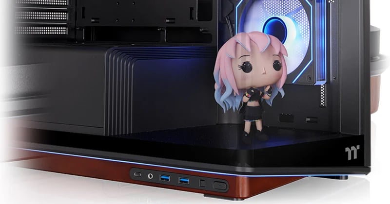 フロント部にディスプレイステージを搭載